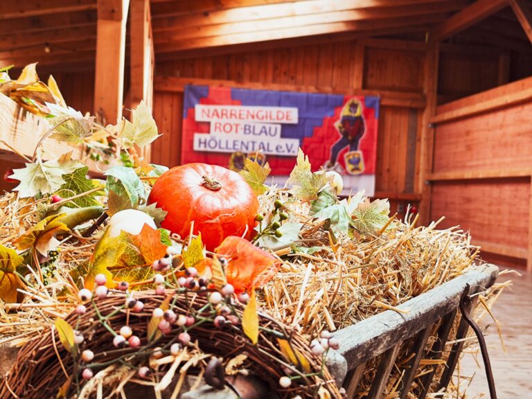 Herbstlich geschmückter Festschopf